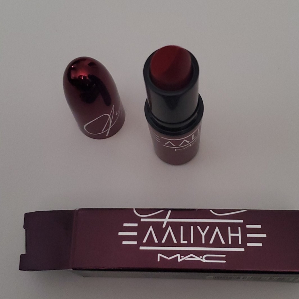 🎉🎉 Mac Aaliyah Lipstick HOST PICK - Picture 3 of 4